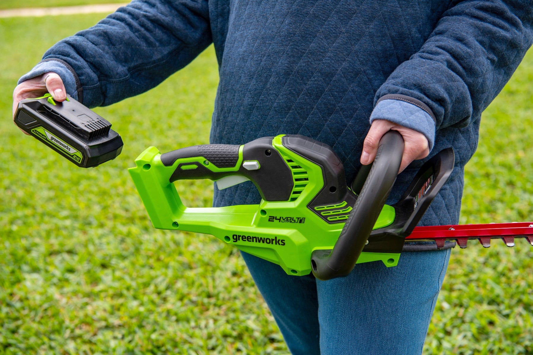 hedge-trimmer-with-battery-and-charger